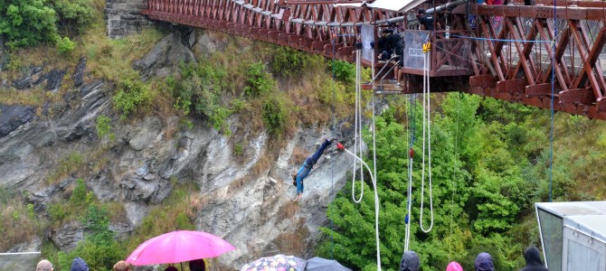 Gletscher und Bungee-Jumping